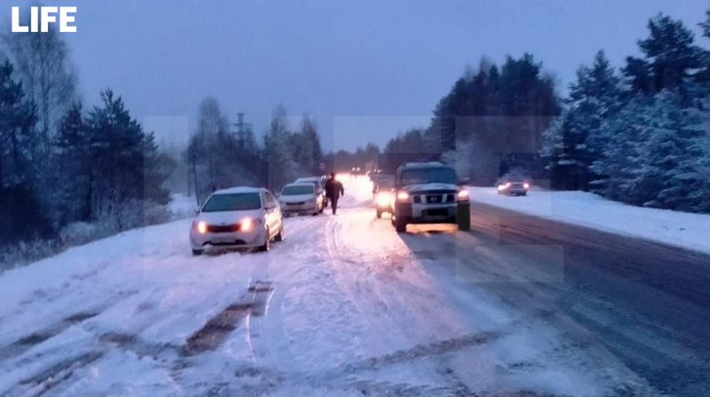 Автобус опрокинулся в кювет под Нижним Новгородом, более 10 человек пострадали