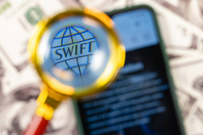 Bloomberg: На Западе считают проблематичным отключение РФ от SWIFT