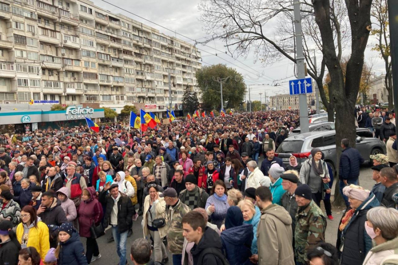 В центре Кишинёва проходит массовая акция протеста